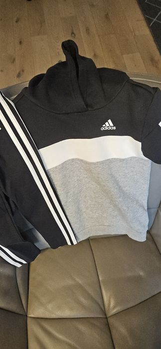 Set hanorac pantaloni adidas nepurtat