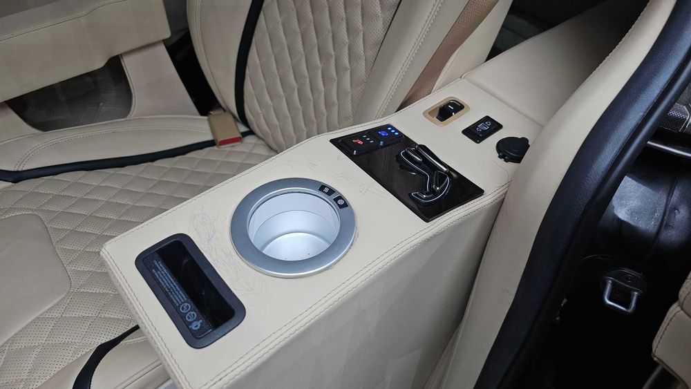 Kia Carnival 9-Seater Hi-Limousine Prestige Hiroof   16