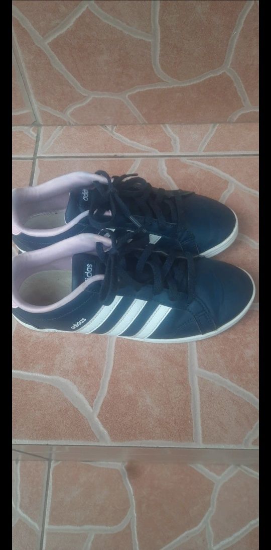Adidasi adidas marime 36, 5