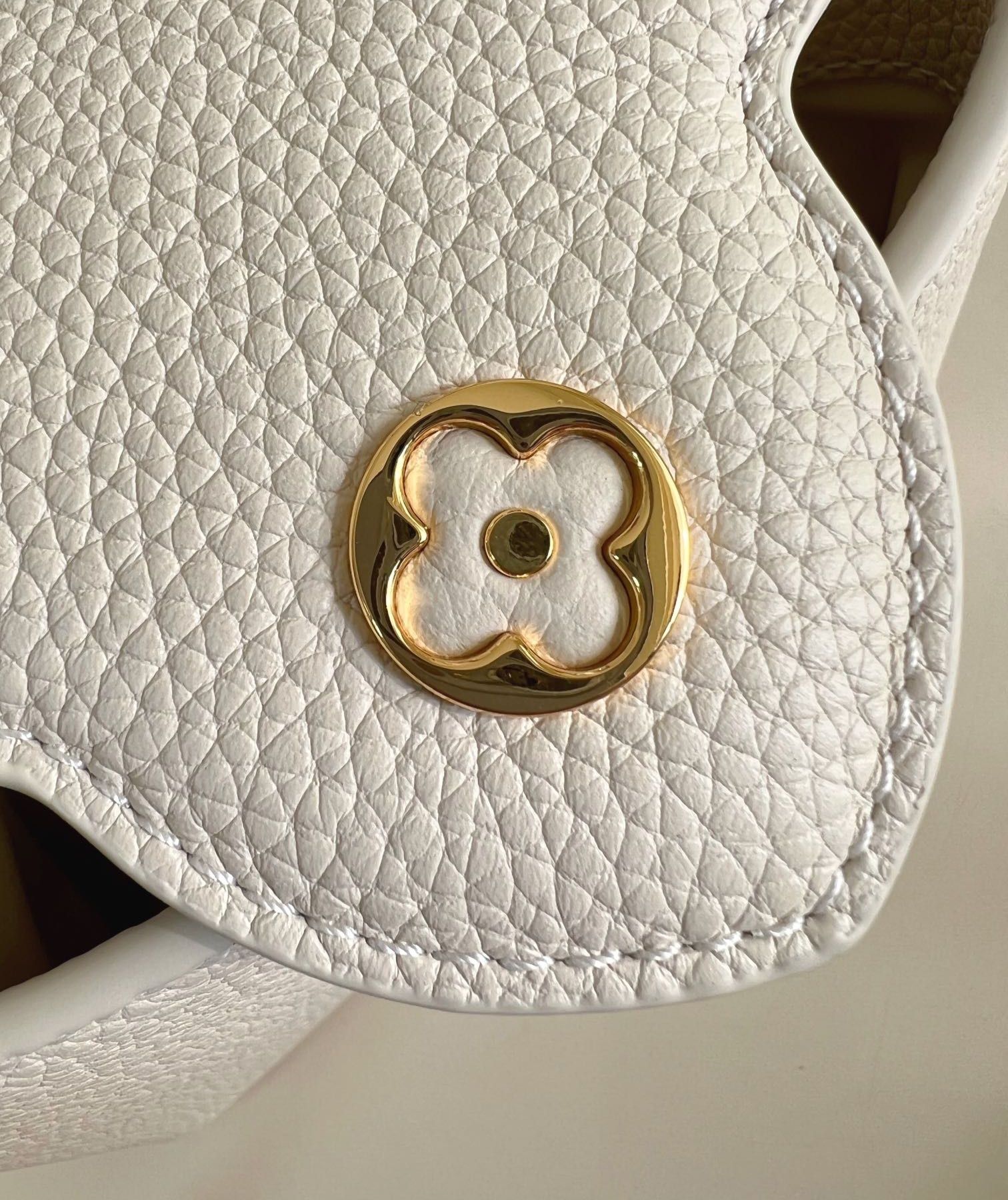 Geanta Louis Vuitton Capucines 21cm crem, Premium