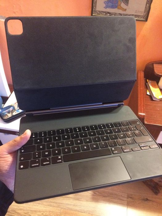 Husa cu tastatura Apple Magic Keyboard pentru iPad Air 13" (M3)