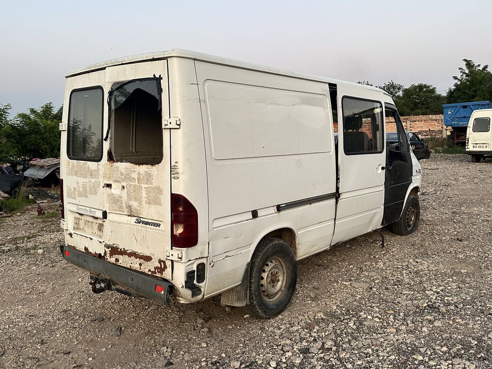 На части Mercedes sprinter 2.2cdi теглич здрав мотор и скорости