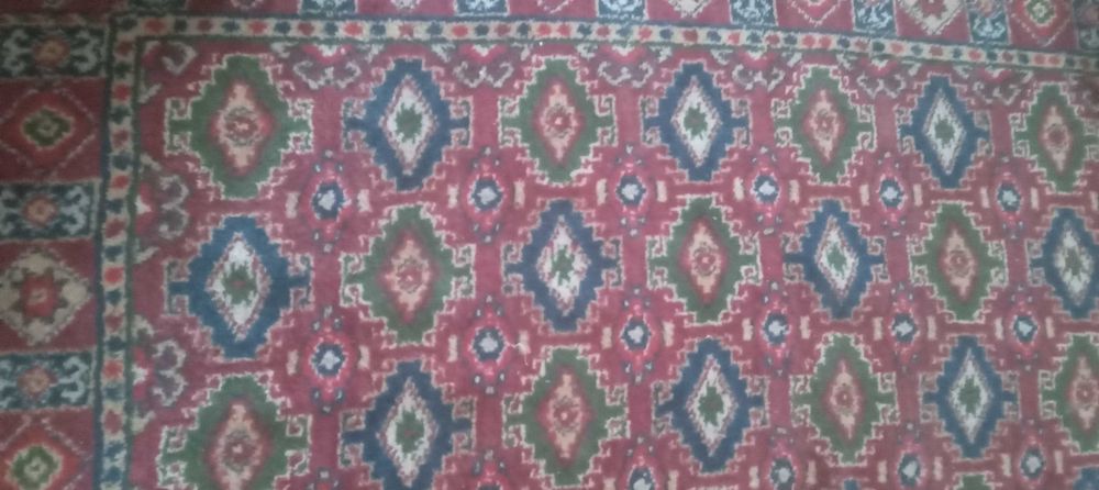 Ковер фабричной работы