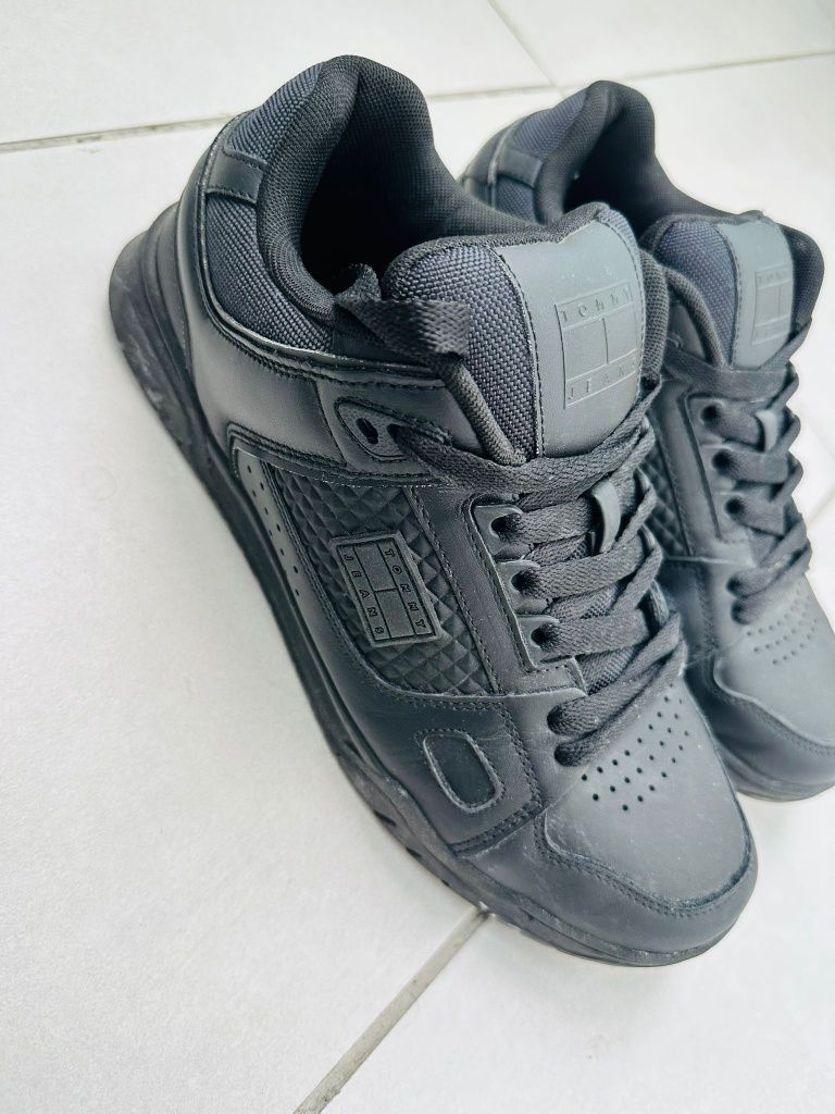 Adidași originali Tommy Jeans, din piele – mărimea 43 – purtați o sing