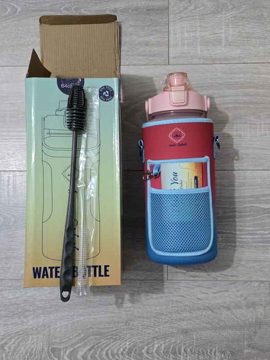 Sticlă de apă Inner Splash 2L cu pai gradat și husă – roz, roșu, albas