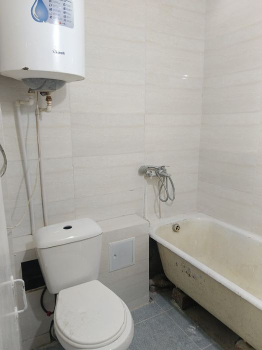 Srochno sotiladi 1 xona 3 mikraroyon 1 etaj