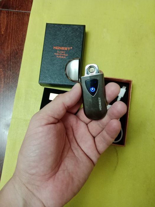 Продам 2 пары  зажигалки zippo,Honest