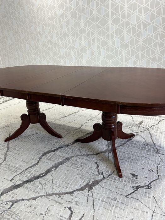 Срочно продам стол деревянный