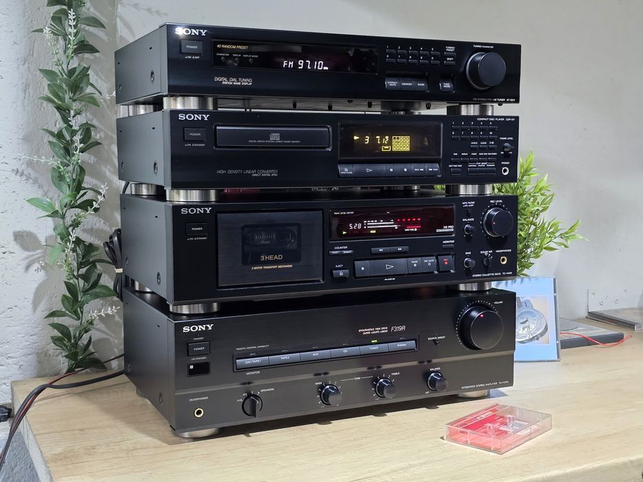 Linie audio SONY, amplificator ,deck 3 head, tuner, cd player ,hifi