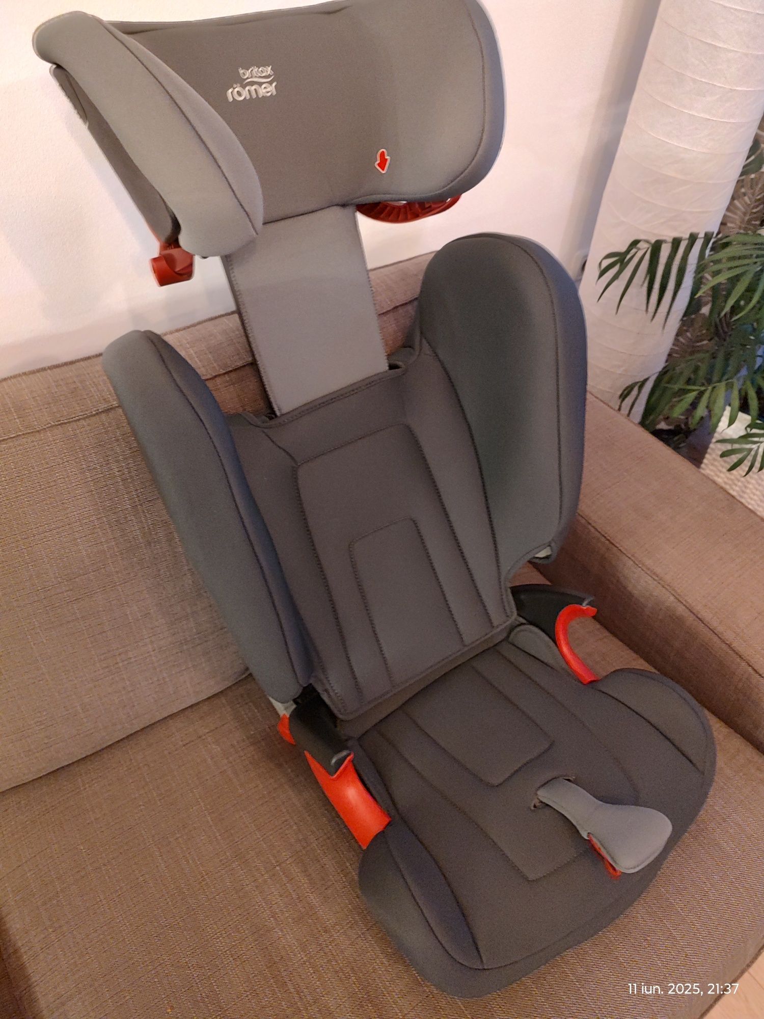 Scaun auto pentru copii cu IsoFix BritaxRomer KidFix2R