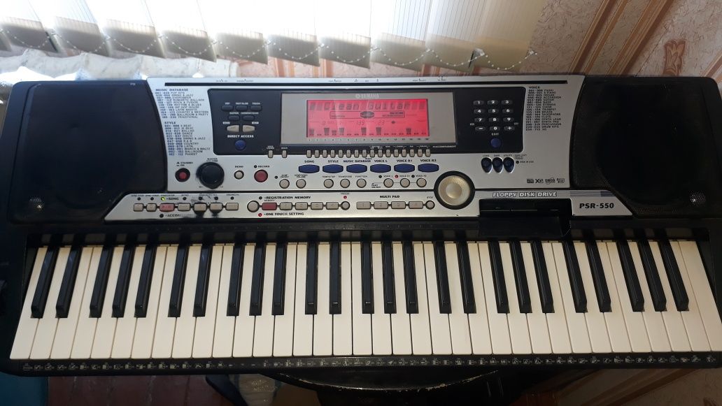 YAMAHA PSR 550 Professional instrument