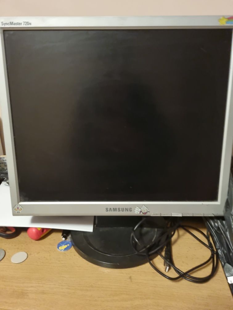 Монитор Samsung SyncMaster 720n