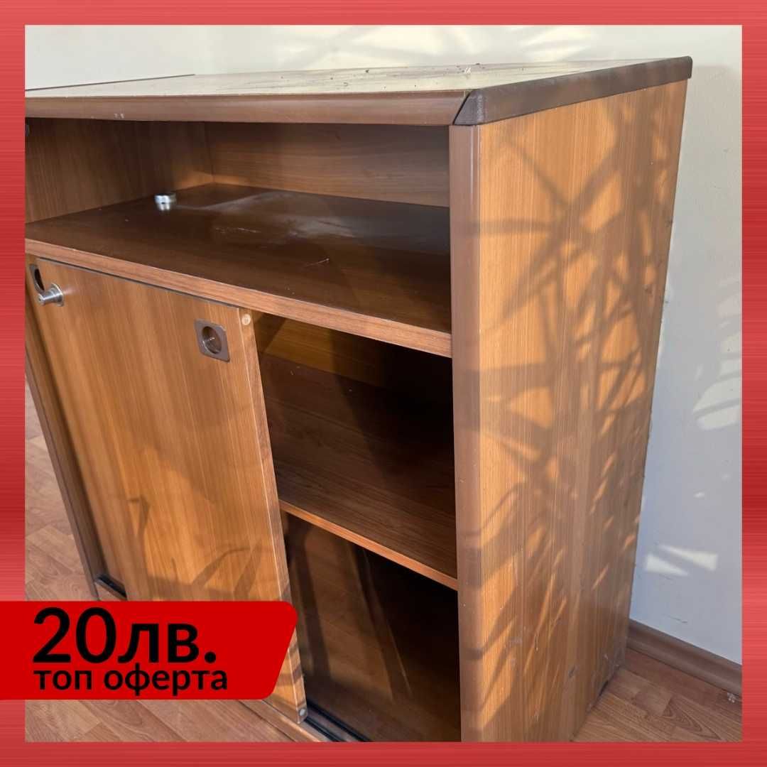 Дървен шкаф с плъзгащи врати и рафт за съхранение | 100*50*102