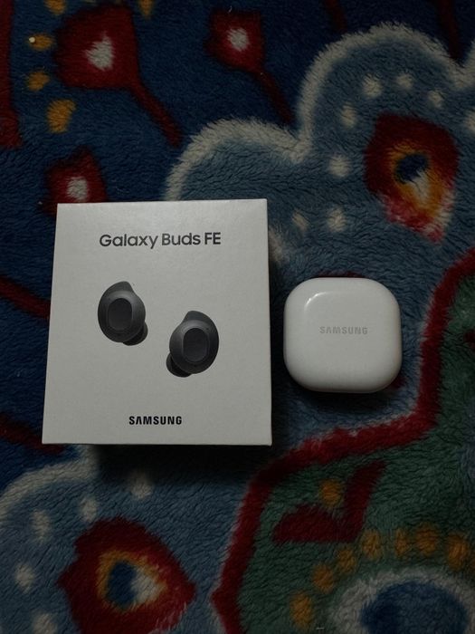 продам наушник новый