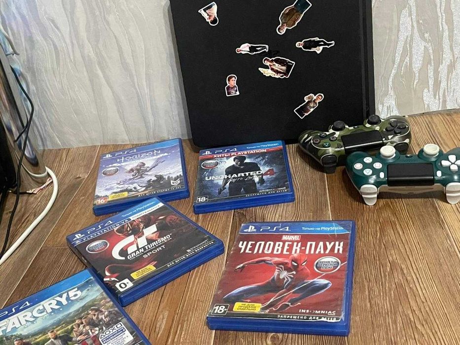 Продам Playstation 4 slim 1 tb с 50 играми