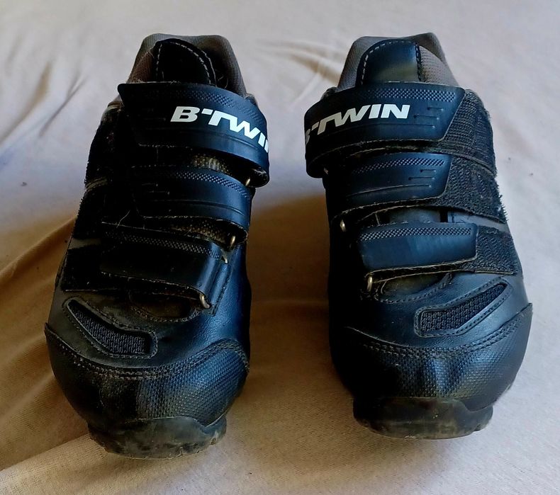 Pantofi de ciclism pentru  montai Bike. sau ciclocros