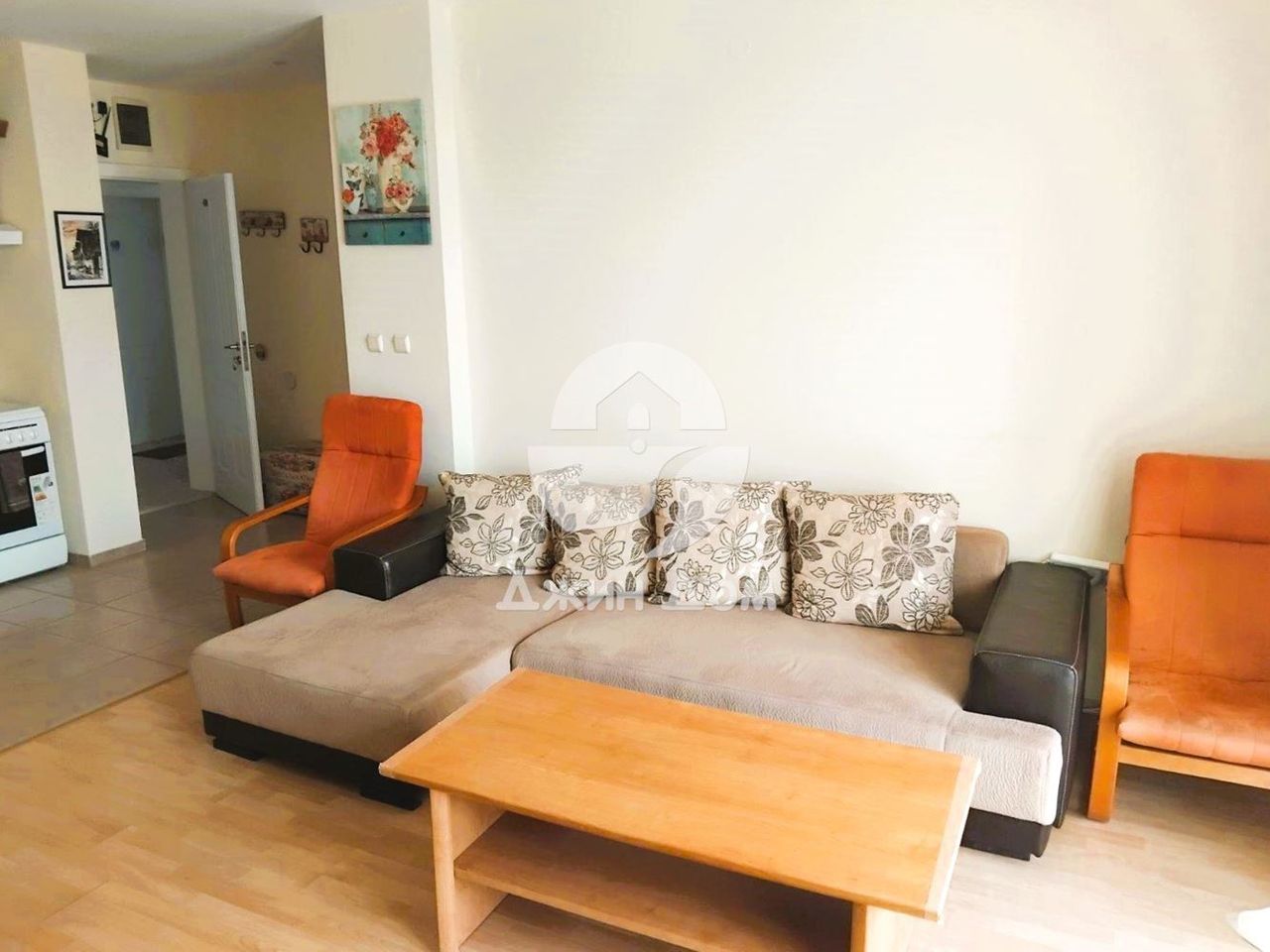 Продава се Двустаен апартамент в к.к. Елените - 60 кв.м за 1384 €/кв.м - Снимка #1