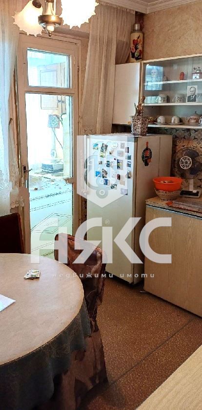 Тристаен обзаведен апартамент в кв. Надежда 2