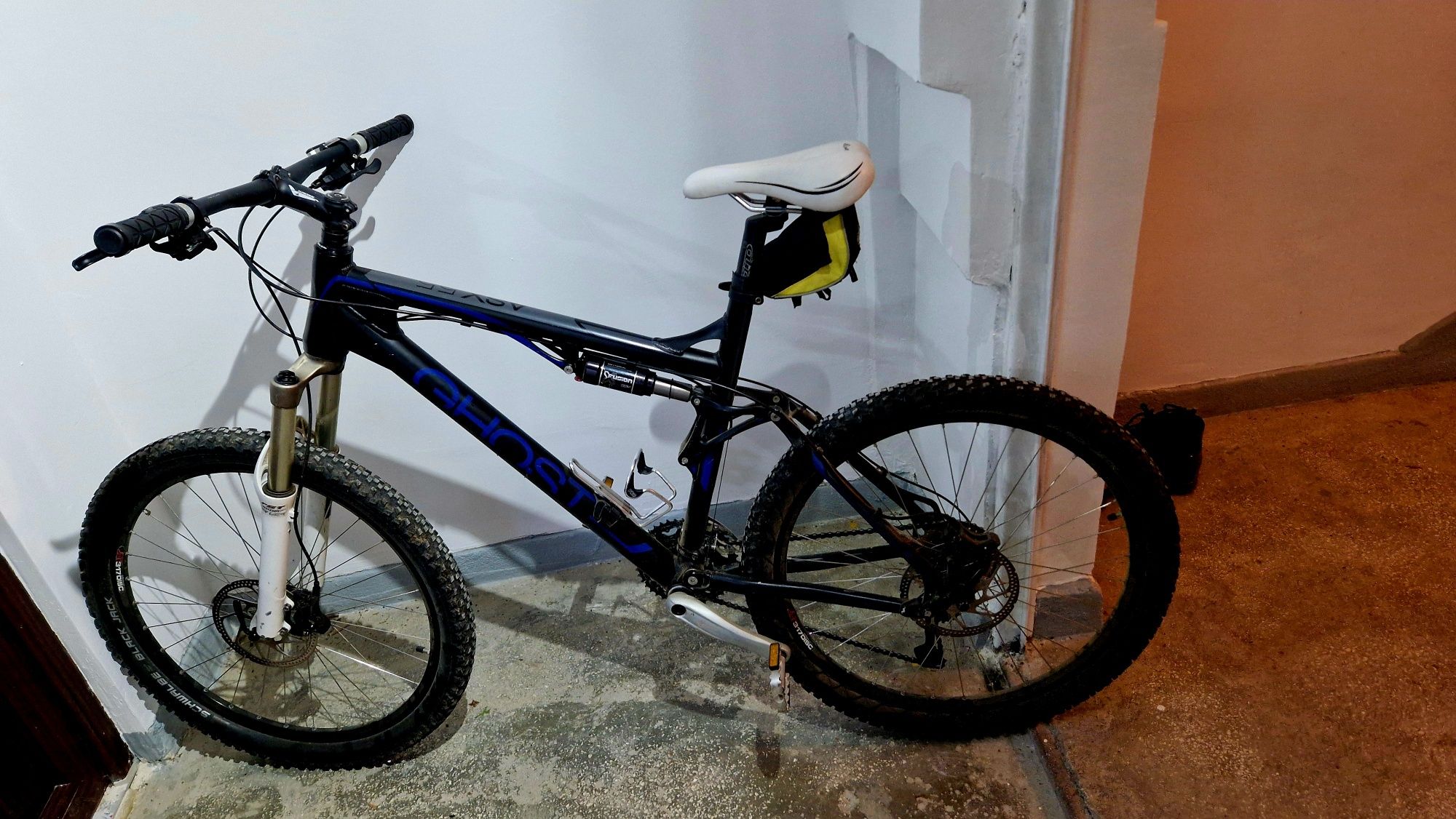 Vând bicicleta full suspension Ghost 26