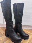Продавам женски черни ботуши от естествена кожа