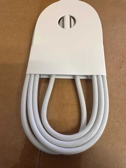 Apple USB‑C dan USB‑C ga (To'qilgan) sim 1 metr.