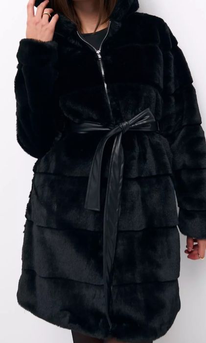 Черно палто от изкуствена кожа с качулка