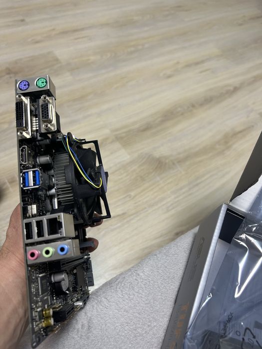 Vand placa de baza ai procesor Gen 9