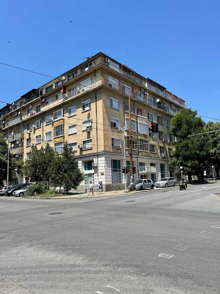 Продава се Тристаен апартамент в Стара Загора, Център - 75 кв.м за 1080 €/кв.м - Снимка #8