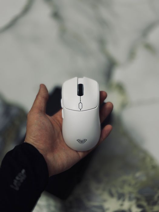 продам беспроводную игровую мышь