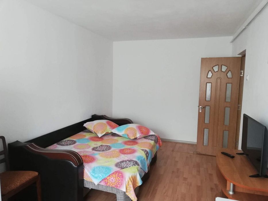 Închiriez apartamant
