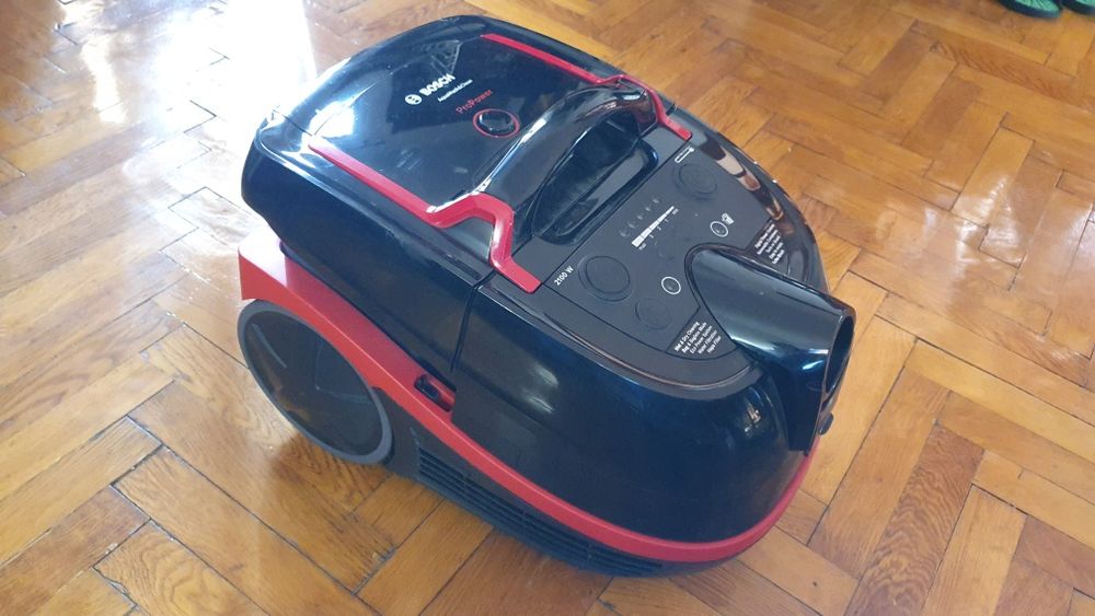 Aspirator cu spalare Bosch