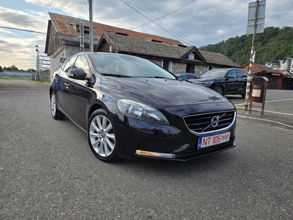 Volvo V40 D2 Kinetic / 1.6 Diesel / Euro5 / Rate fixe prin TBI Bank
