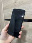 Продам iPhone SE (2020) года 64ГБ.