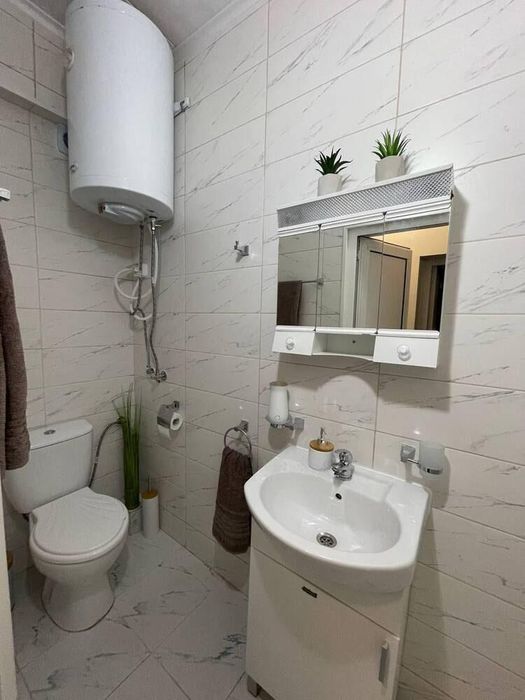 Дава се под наем Тристаен апартамент в Бургас, Център - 85 кв.м за 612 € - Снимка #5