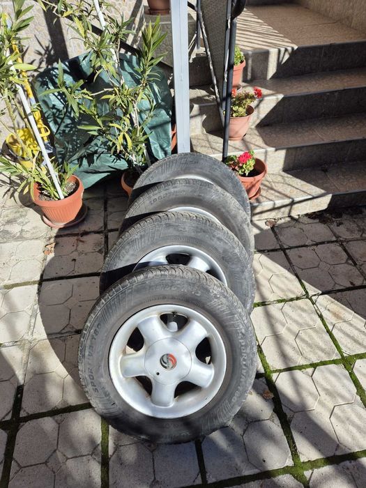 Алуминиеви джанти с гуми 13 цола 5.5 J, ET 32, 4х105 мм с главина 60.0