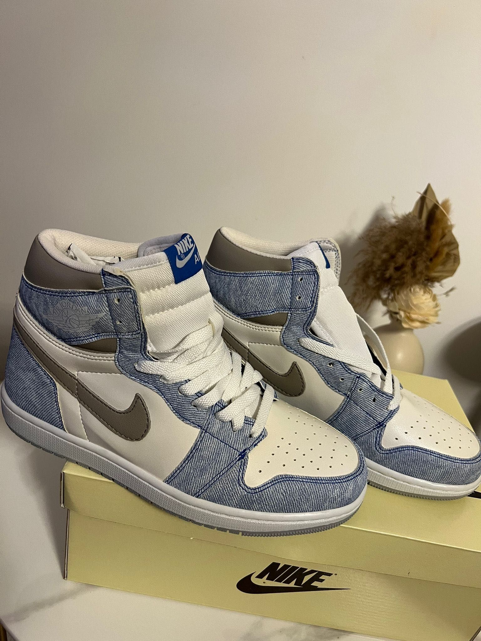 Jordan 1 Hyper Royal