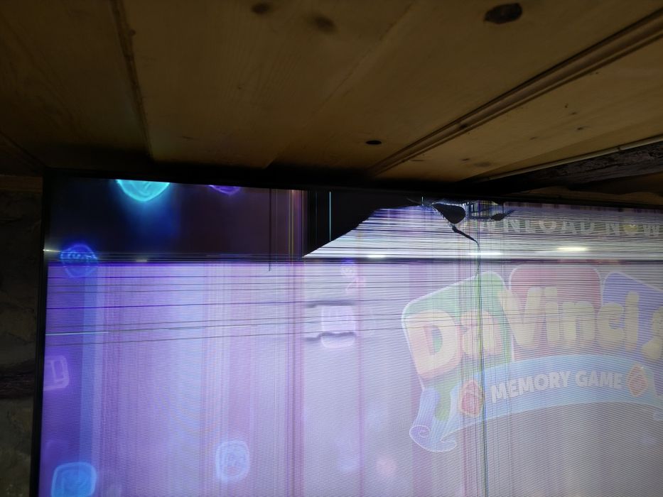 Телевизор Самсунг 75 инча с развалена матрица