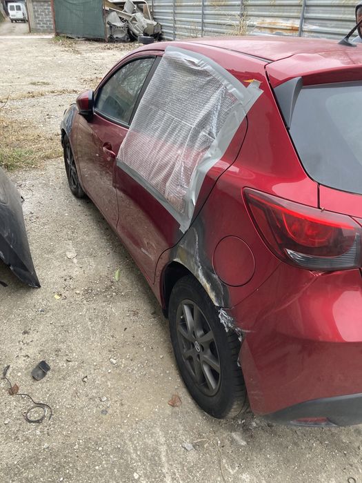 Mazda 2  на части