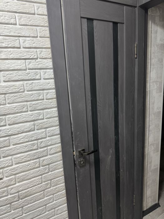 В продаже две двери в ванну и туалет!