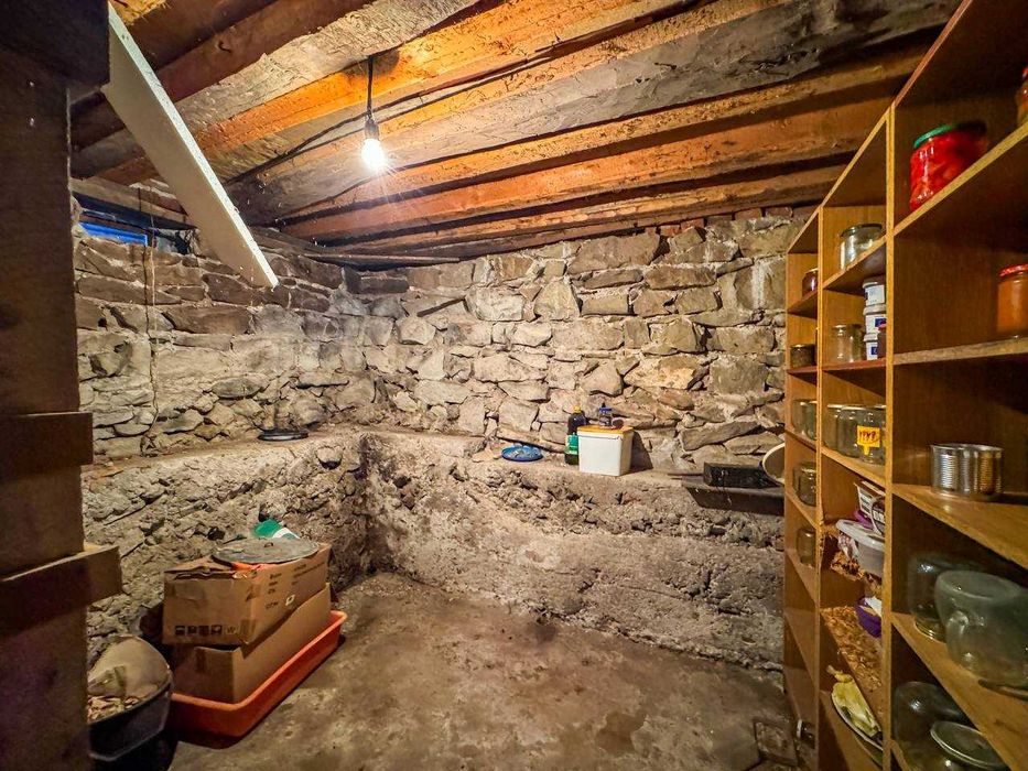 Двуетажна къща с двор в центъра на град Средец, област Бургас