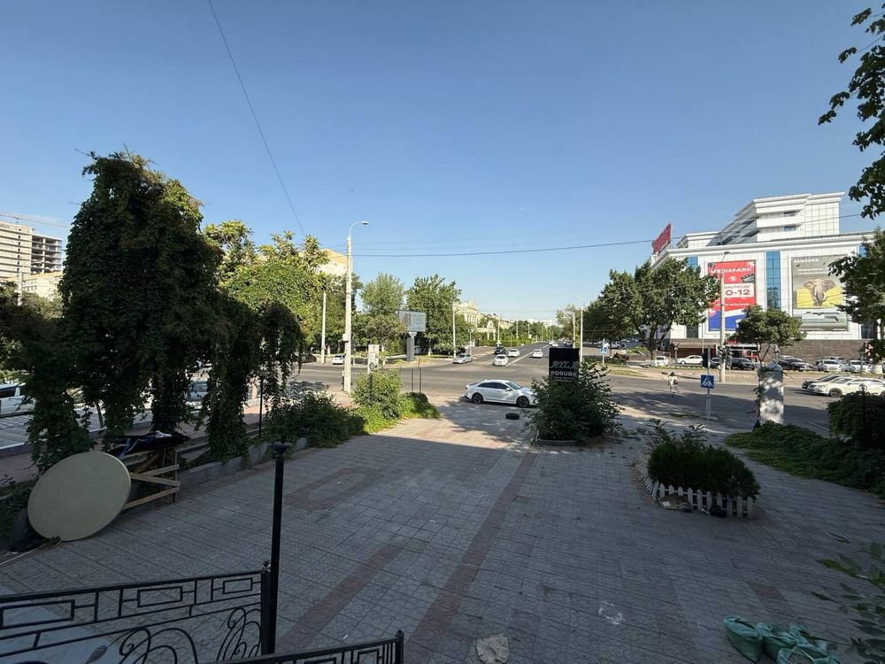Чиланзар 10 Квартал Напротив Атлас Продается Нежилой