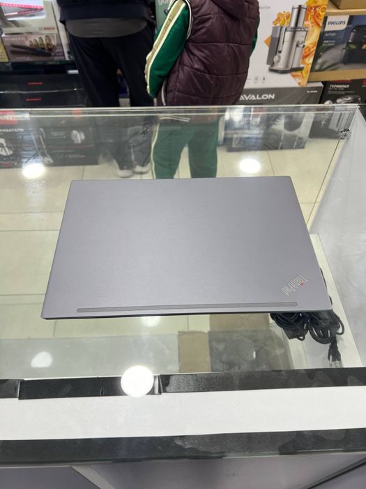 Lenova Thinkpad 16/256 11 th gen