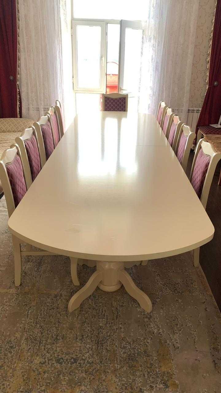 Продаю большой стол с 12 стульями