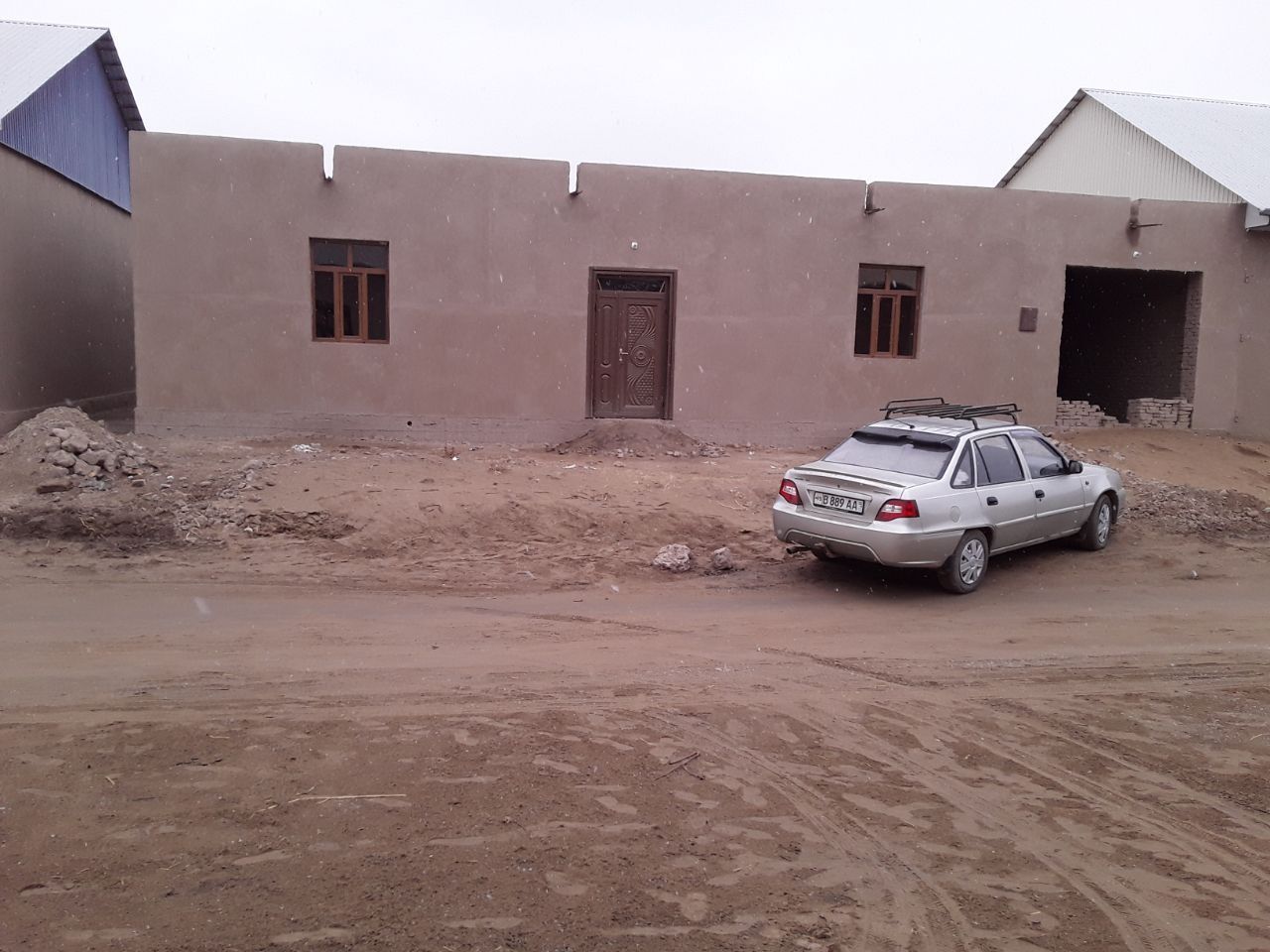 Hovli joy sotiladi 800m2