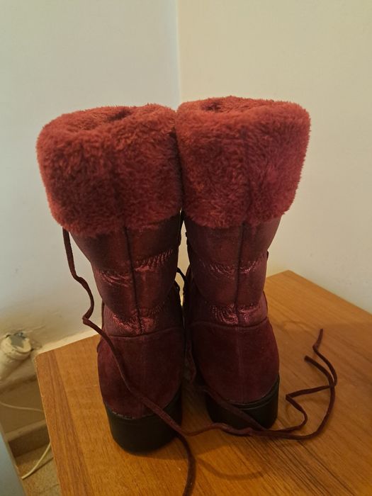 Продавам топли дамски ботушки