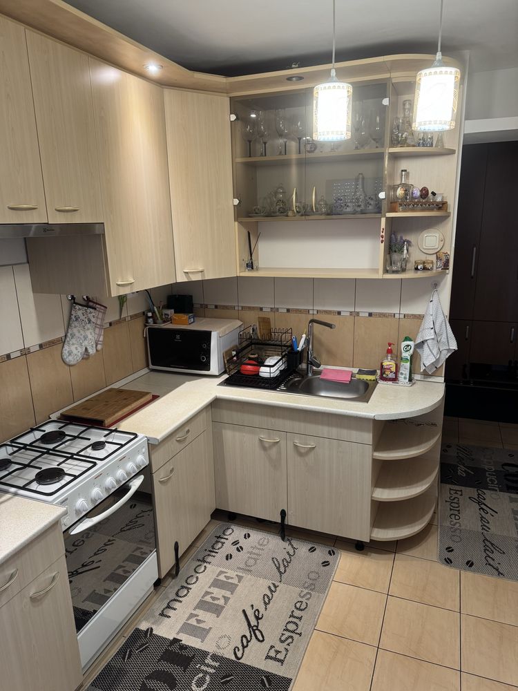 Mobila de bucatarie pe colt, bloc PB