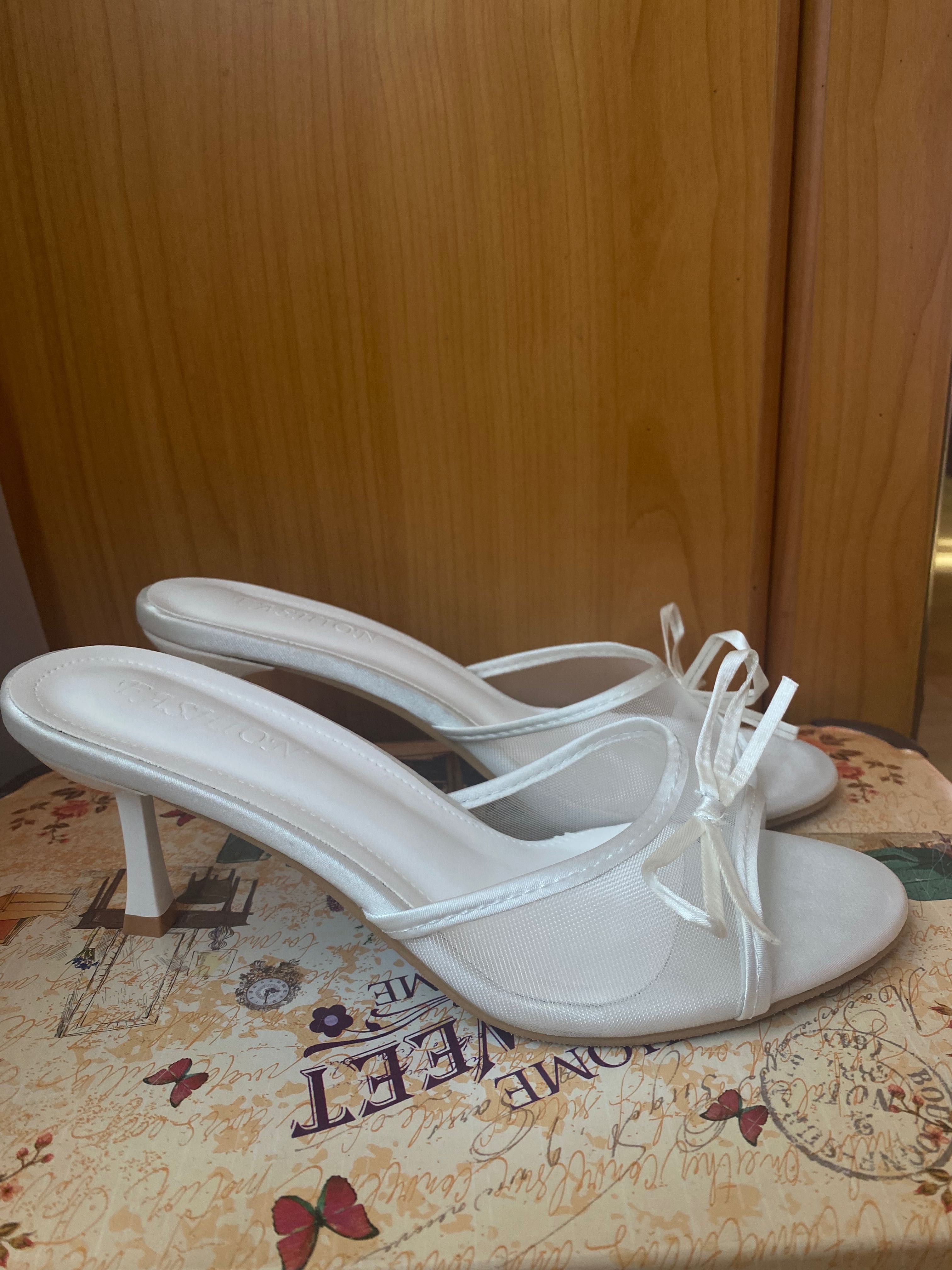 Pantofi cu toc albi
