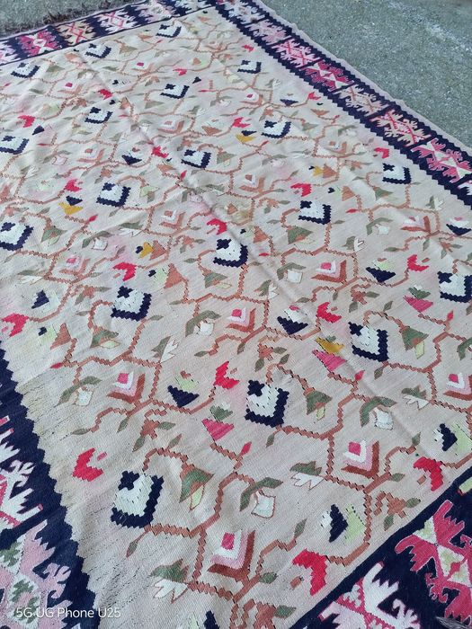 Ръчно тъкан чипровски килим