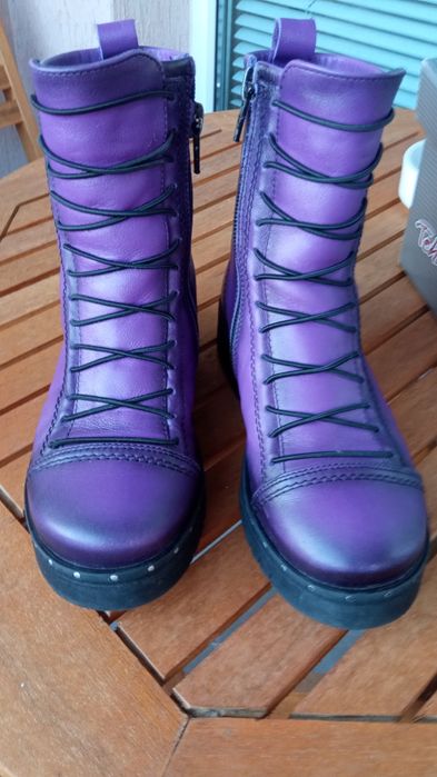 Продавам чисто нови боти н.31