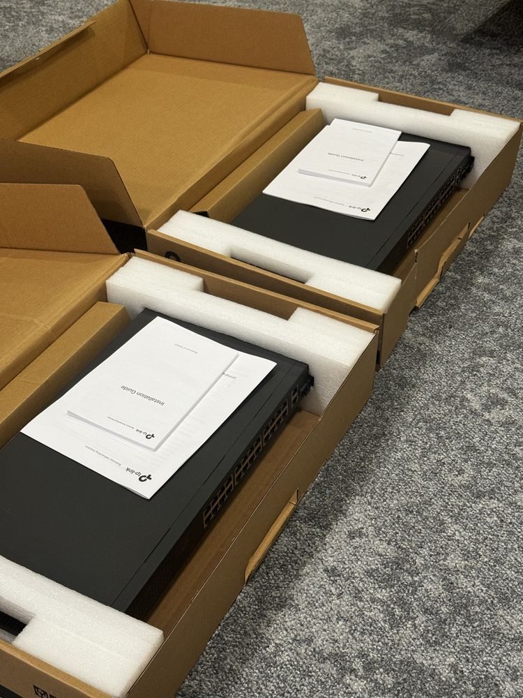 28-Port Gigabit Easy Smart Switch with 24-Port PoE+ Model: TL-SG1428PE